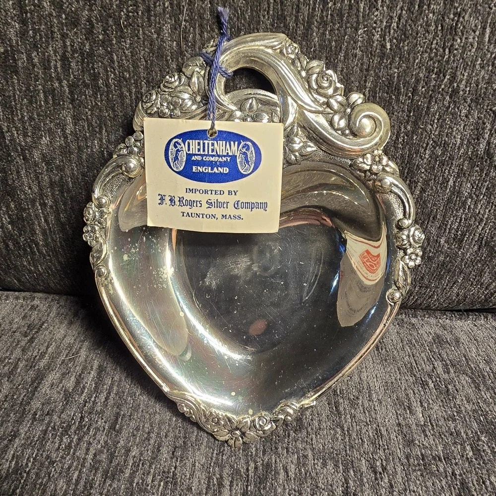 Cheltenham & Co FB Rogers Silver Plate Heart Trinket Dish Floral Scroll England